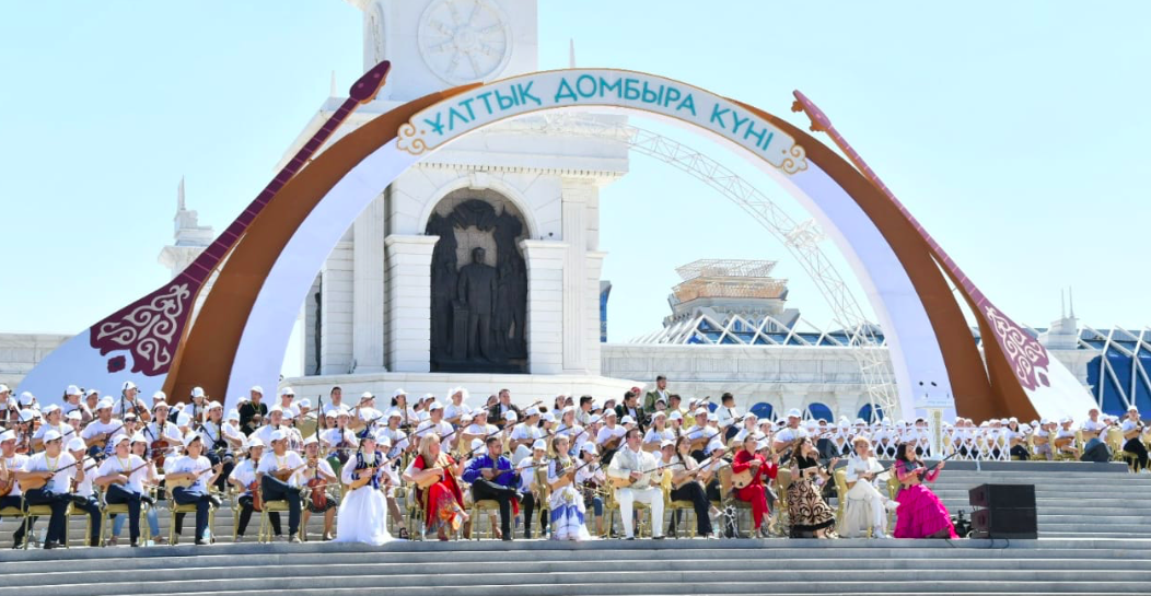 Қасым-Жомарт Тоқаев Домбыра күніне арналған мерекелік концертке қатысты