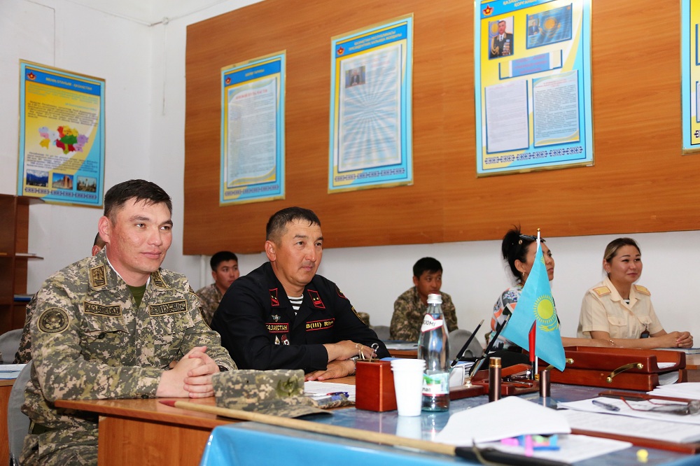 «Батыс» өңірлік қолбасшылығында офицерлер тәрбие жұмысының новаторлық идеяларын талқыға салды