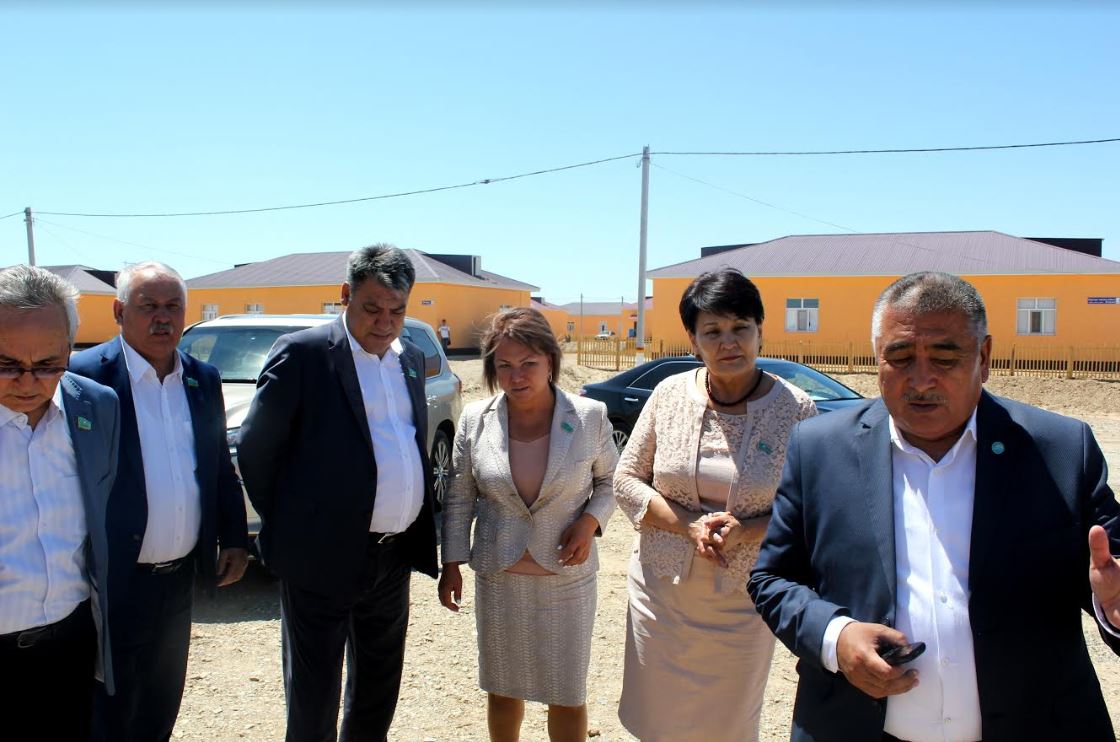 Мәжілісмендер Қызылордадағы көпбалалы отбасыларға арналған тұрғын үй құрылыс алаңдарына барды