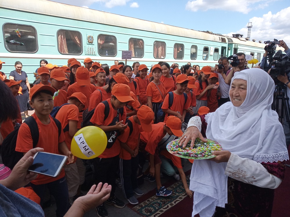 Балалар Арыстан Семейге жазғы лагерьлерге демалуға келді