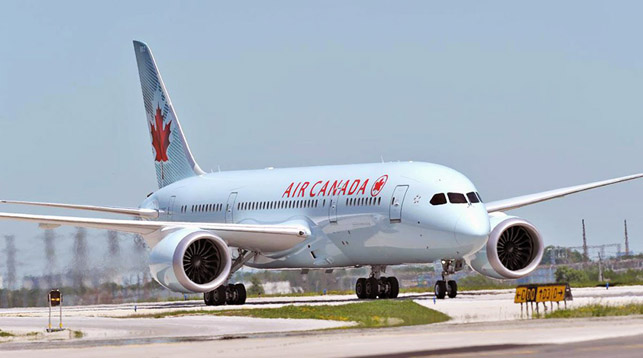 Канадалық ұшақ төтенше жағдайда қонып, 35 адам зардап шекті