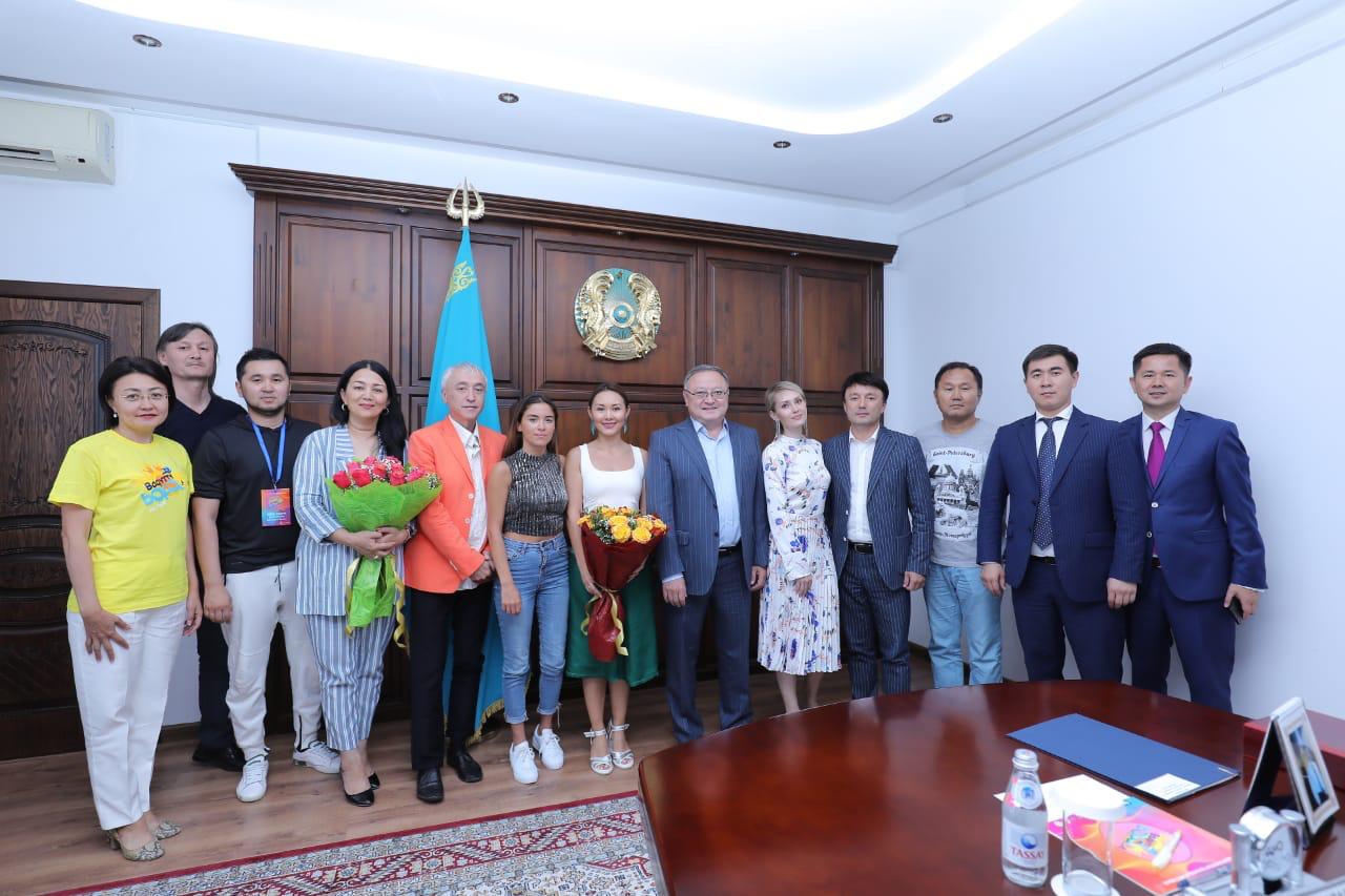 Оңдасын Оразалин «Baqytty bala» ІІ балалар вокалдық фестивалінің қазыларымен кездесті