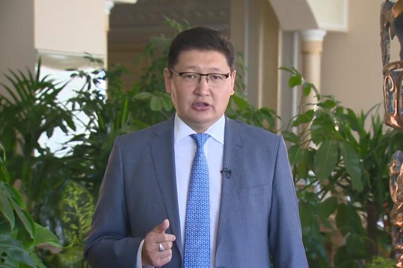 Берік Уәли Абай өлеңдерін оқу эстафетасын жалғастырды (видео)