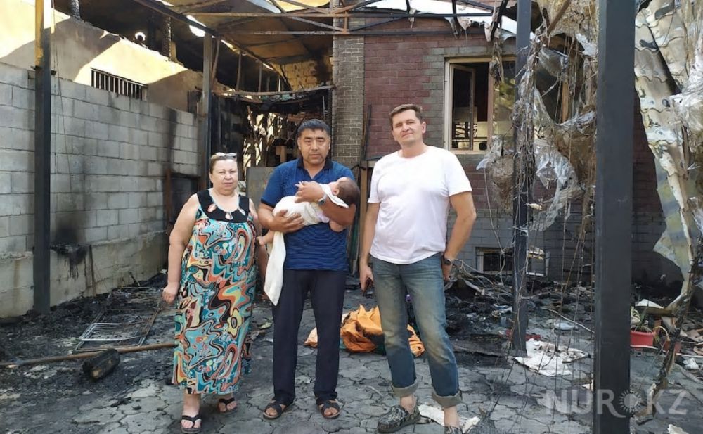 Ұлттық ұлан капитаны Алматыда өртенген үйдің ішінен екі отбасыны аман алып шықты