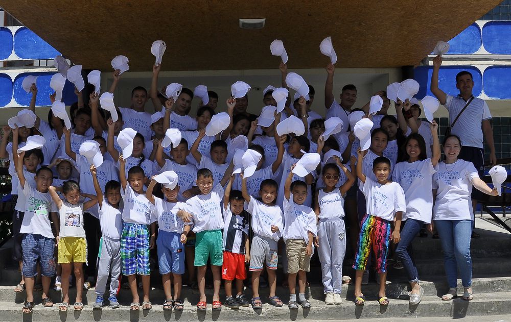 Әл-Фараби атындағы ҚазҰУ Арыс оқушыларын Ыстықкөлге демалуға алып кетті