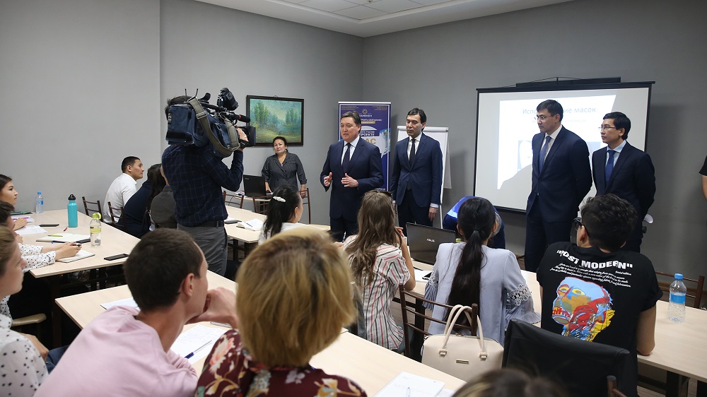 Асқар Мамин «Жас кәсіпкер» және «Бастау бизнес» әлеуметтік жобаларын іске асыру барысымен танысты