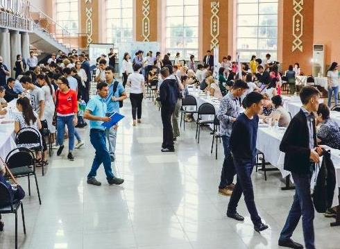 Алматыда бос жұмыс орындарының жәрмеңкесі өтті