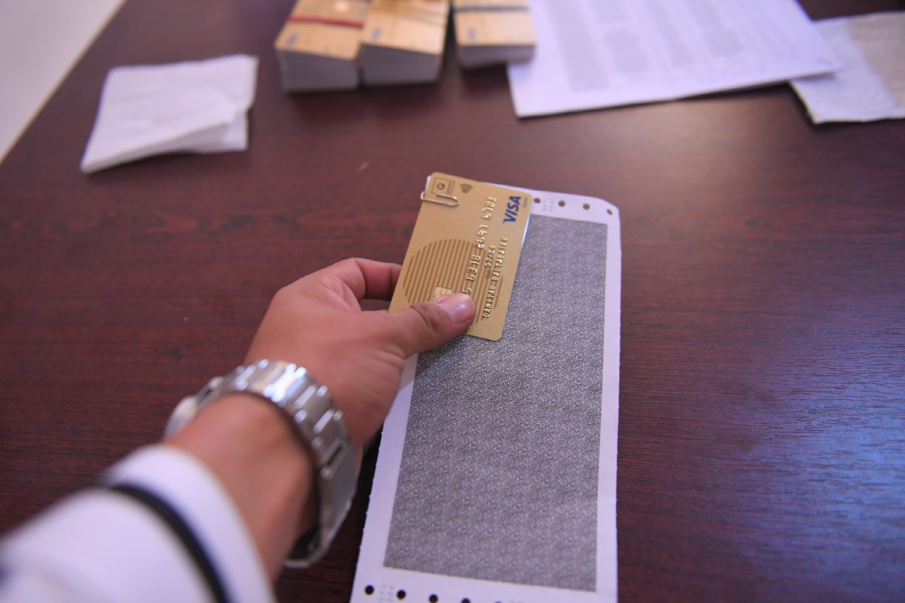 Арыс тұрғындарына 100 мың теңге өтемақыны алу үшін банк картасы таратылды