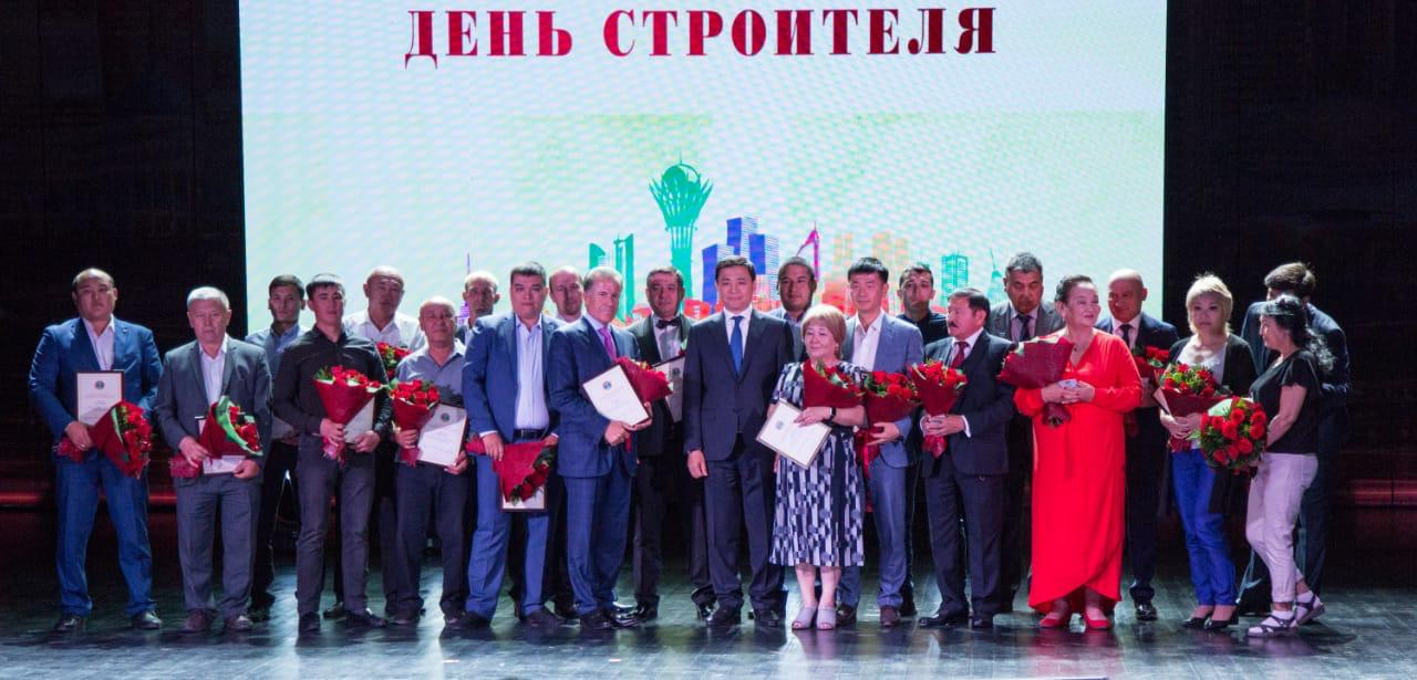 Елорда әкімі құрылыс саласының қызметкерлерін құттықтады