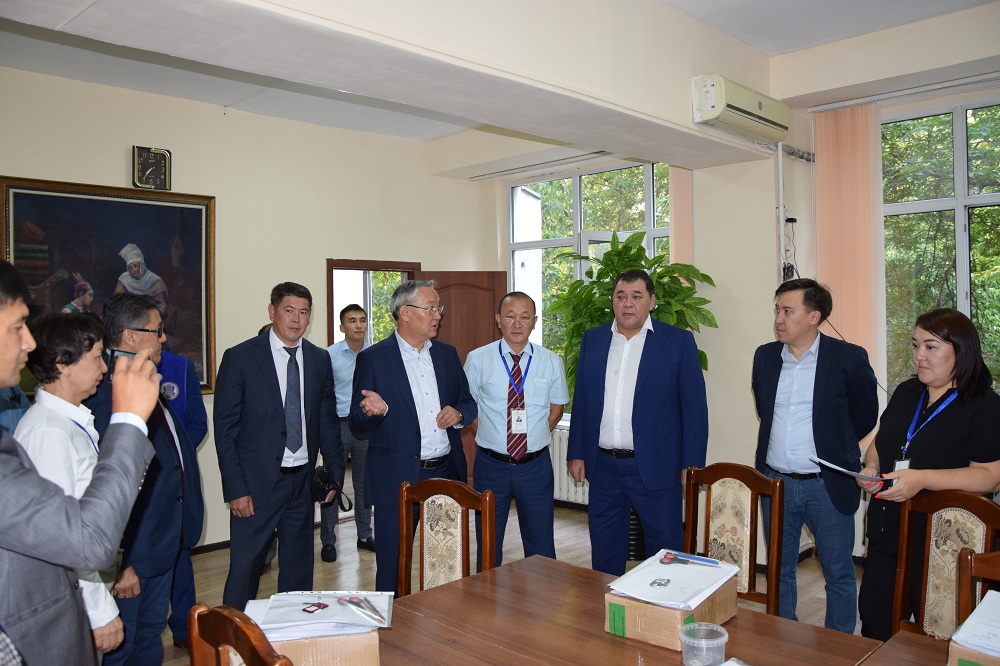 Абай университеті GMAT форматында кешенді тестілеу өткізді