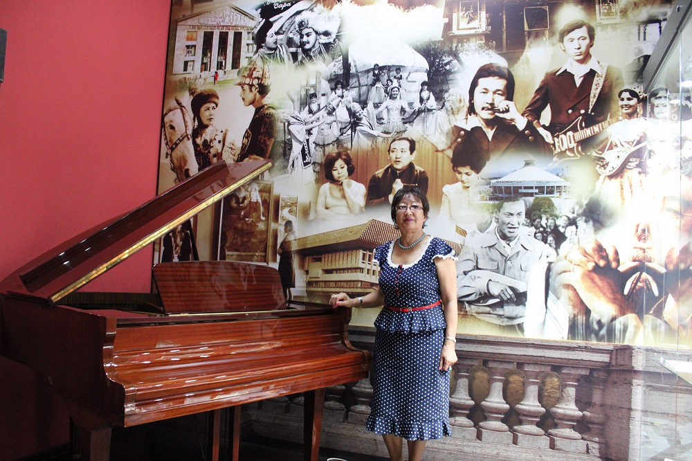 Жетігенші Сәуле Кәрібайқызы өзі тұтынған жәдігерлерді Алматы музейіне тапсырды