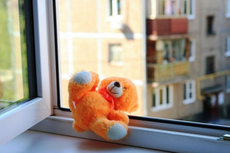 Солтүстік Қазақстанда сәби терезеден құлап, мерт болды