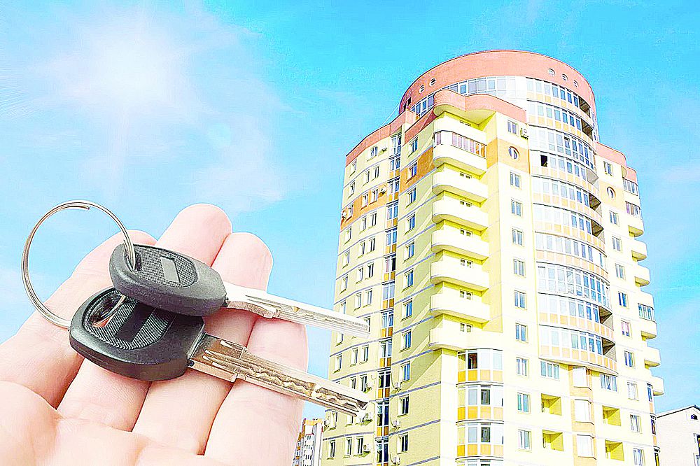 Тұрсаң – үйің, сатсаң – пұлың