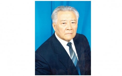 Адал еңбек абырой биігіне көтереді