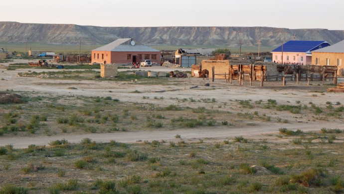 Ақтөбеде ауыл тұрғындары көпір салып алды