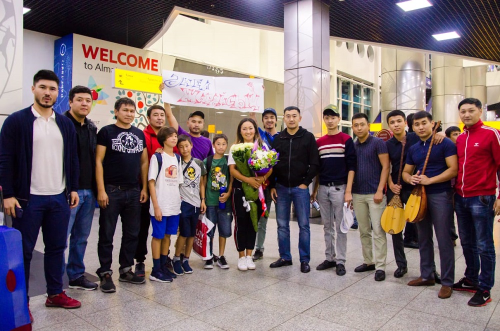 Триатлоншы Әнел Сытдықова Алматыға келді