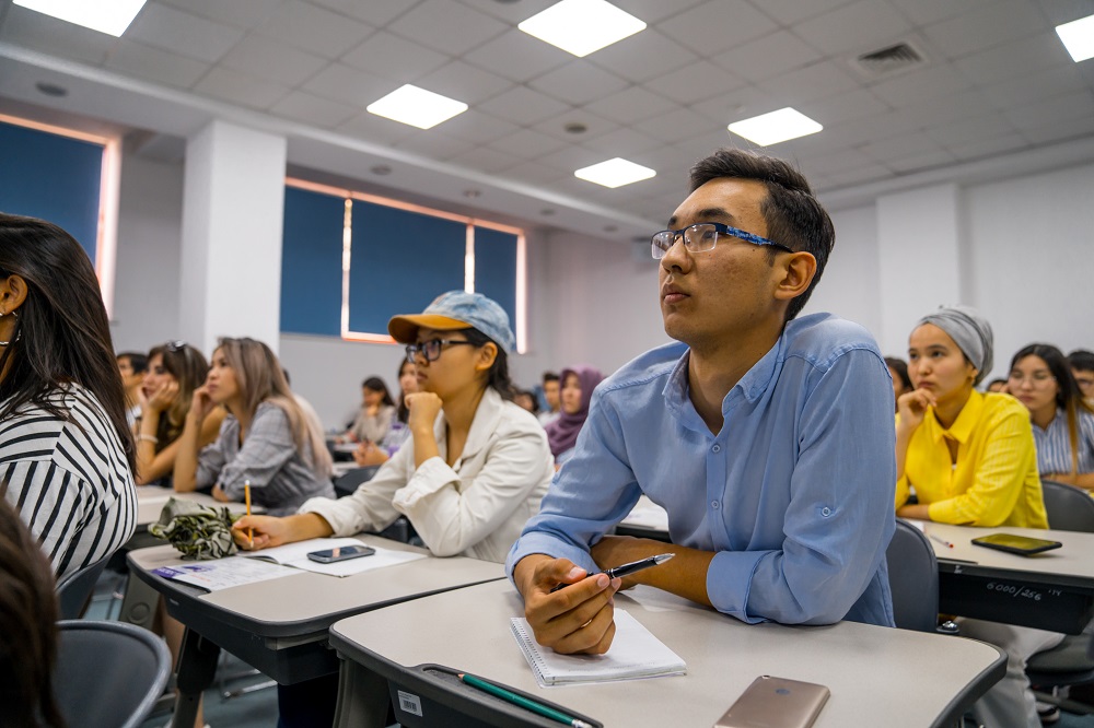 Алматыда жоғары сынып оқушылары өз жолын таңдады