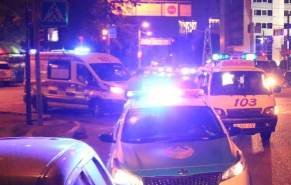 Үш адамды қағып кетті