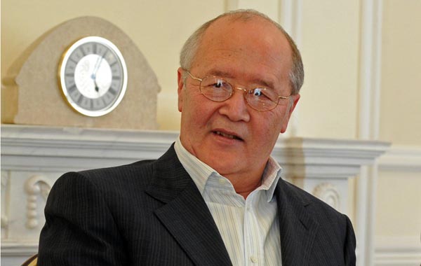 Мұрат Әуезов: Халықпен ниеттес екенін білдірді