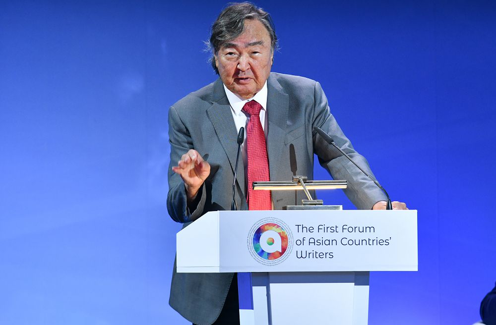 Олжас Сулейменов