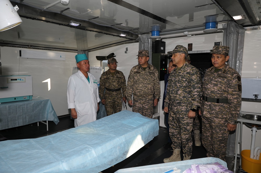 Ақтөбе гарнизоны медициналық жабдықтарын ұсынды