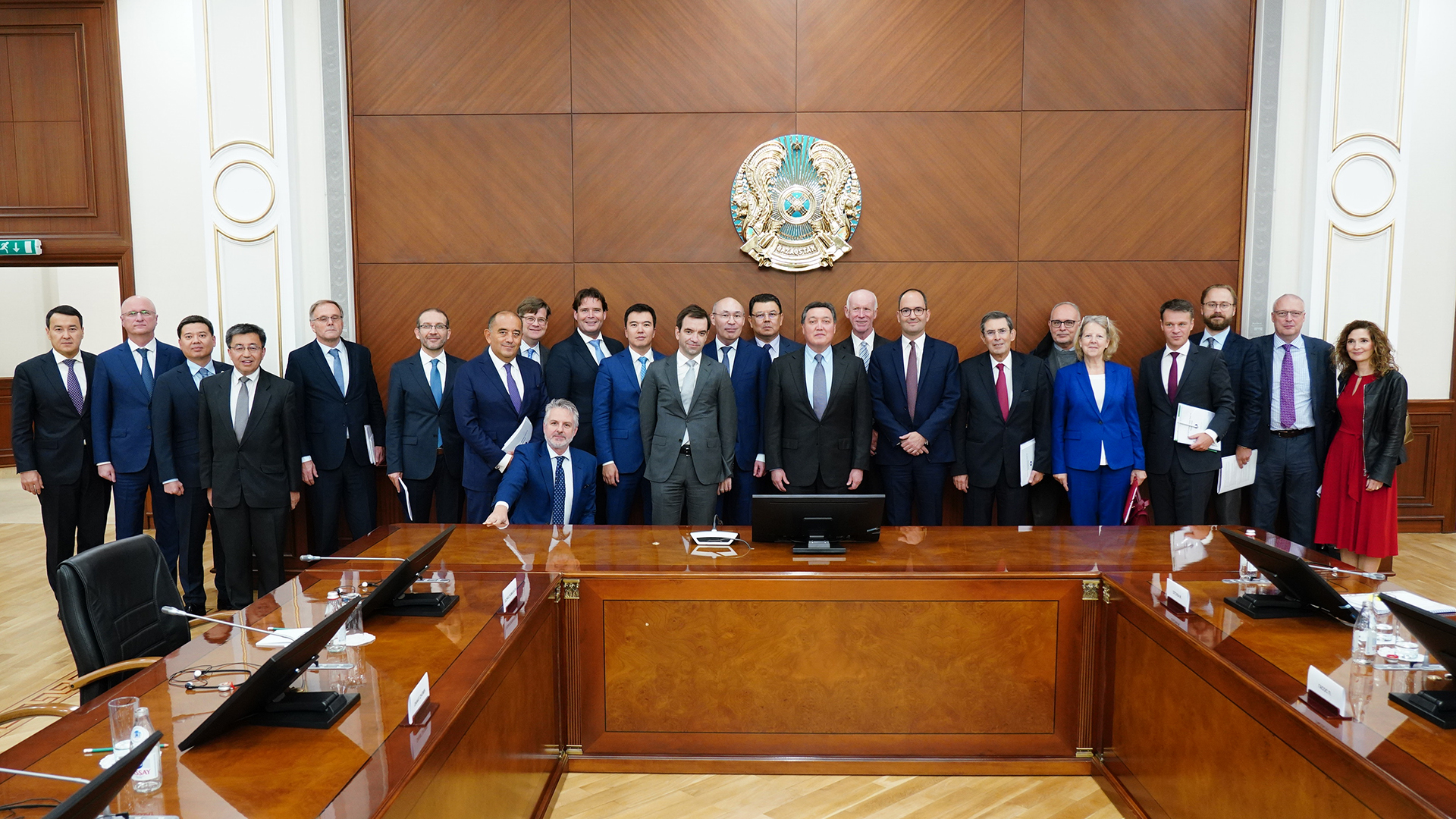 Асқар Мамин ЕҚҚДБ Директорлар кеңесінің мүшелерімен кездесті