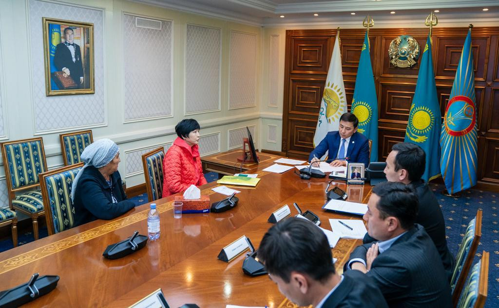 Азаматтарды жеке қабылдау: тұрғындар елорда әкіміне қандай мәселелермен жүгінеді