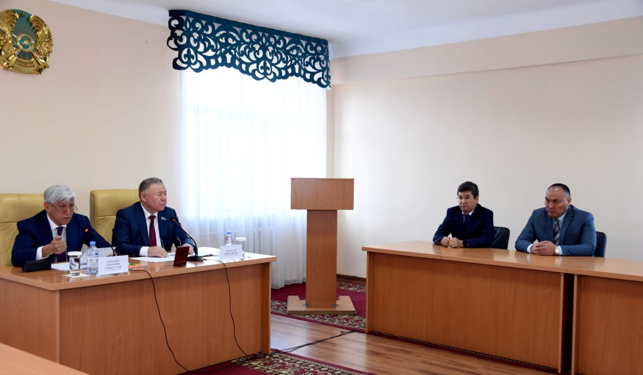 Алматы облысының әкімі Амандық Баталов Талғар ауданының активімен жүздесті