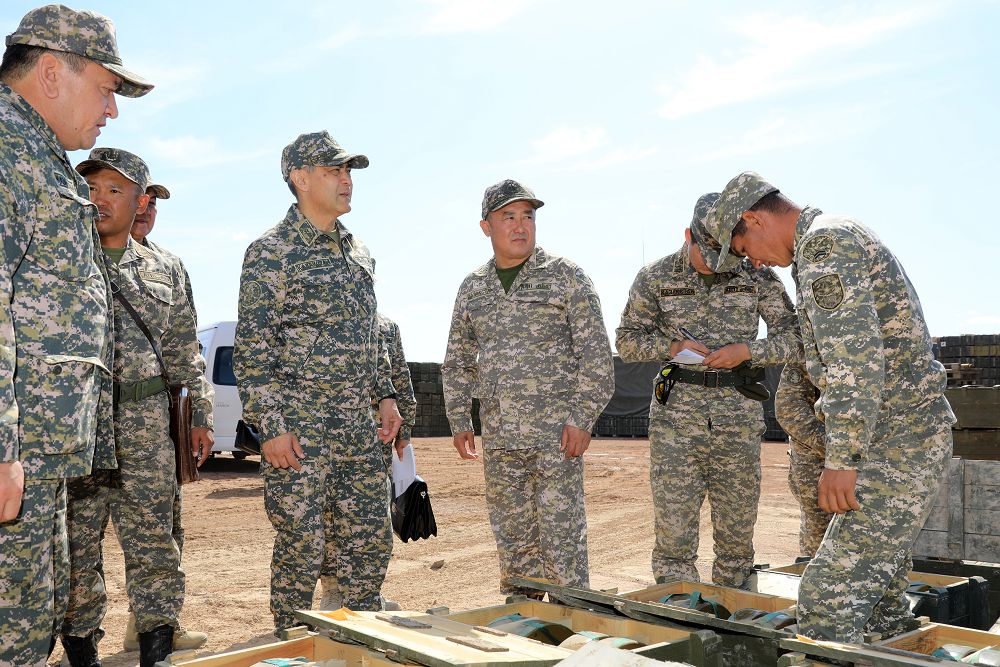 Қорғаныс министрі Приозерск пен Балқаштағы әскери бөлімдерге барды