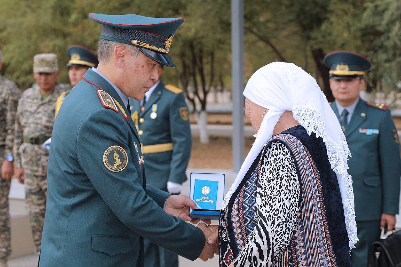 Арыста қаза болған әскери қызметшілер мемлекеттік наградамен марапатталды