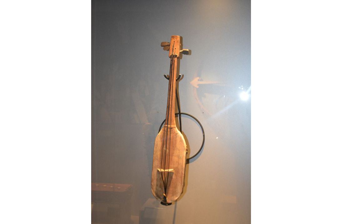 Үш ішекті ұлттық көне аспаптардың бірі – шертер аспабы