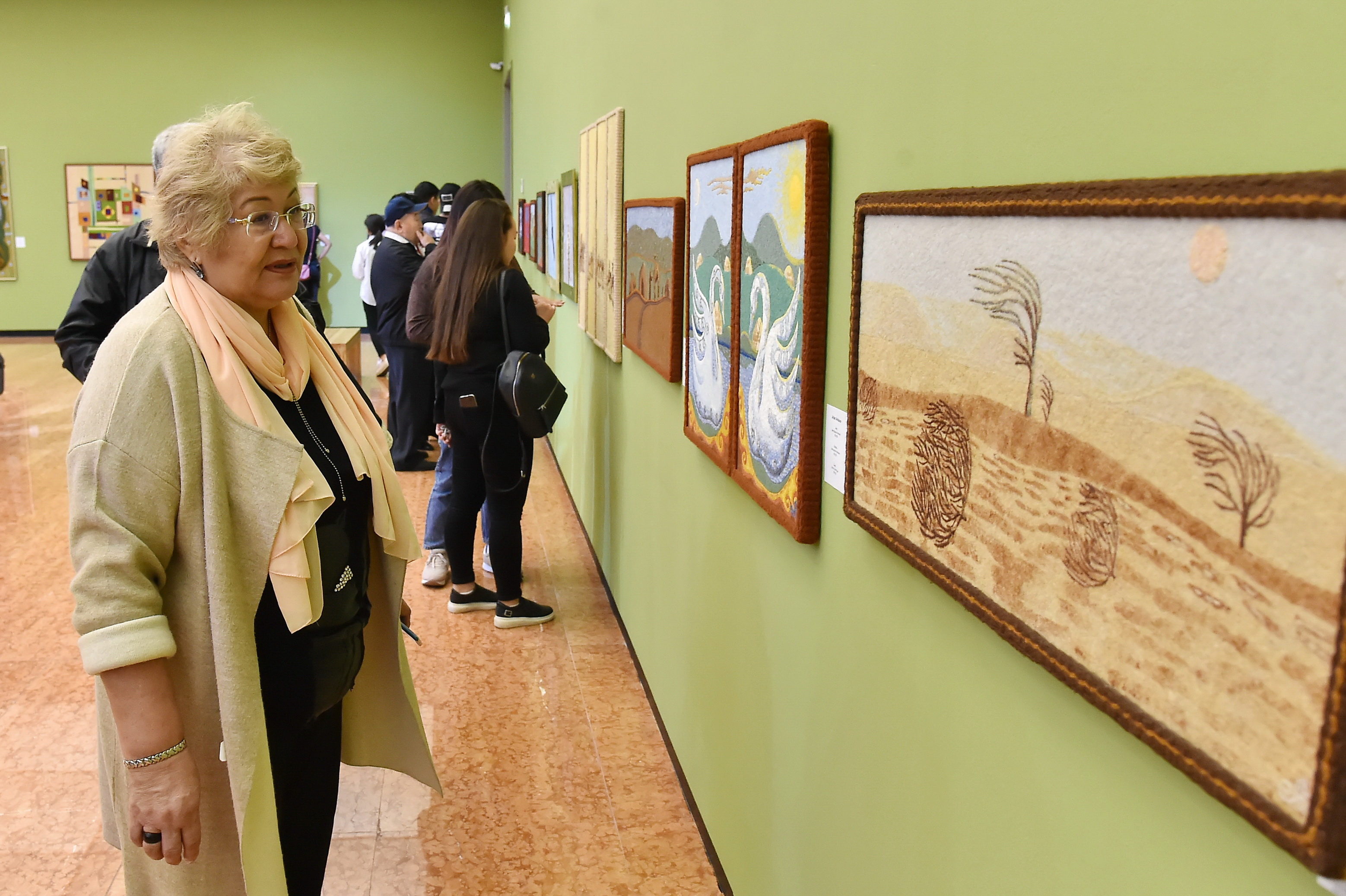 Ағайынды Аңқауовтардың ерекше техникамен өңделген туындылары көрмеге қойылды