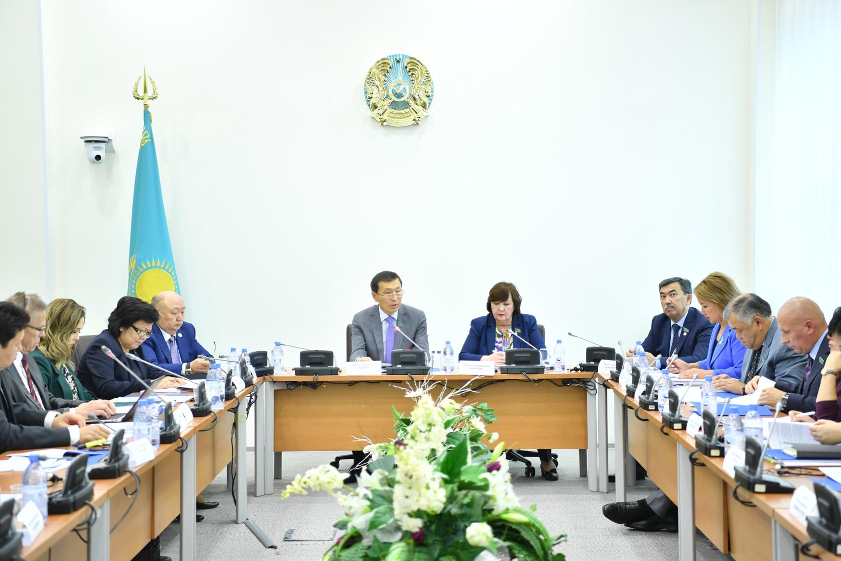 Мәжілісте сот рәсімдерін қысқартуға арналған заң жобасы таныстырылды