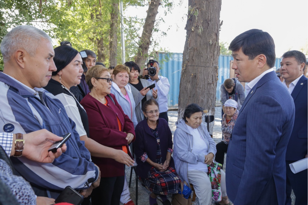 Бауыржан Байбек Шымкент қаласындағы әлеуметтік мәселелерге назар аударды