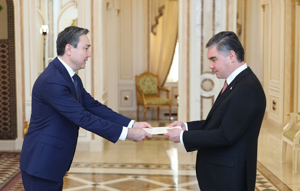 Қазақстан Елшісі Түрікменстан Президентіне Сенім грамоталарын табыстады