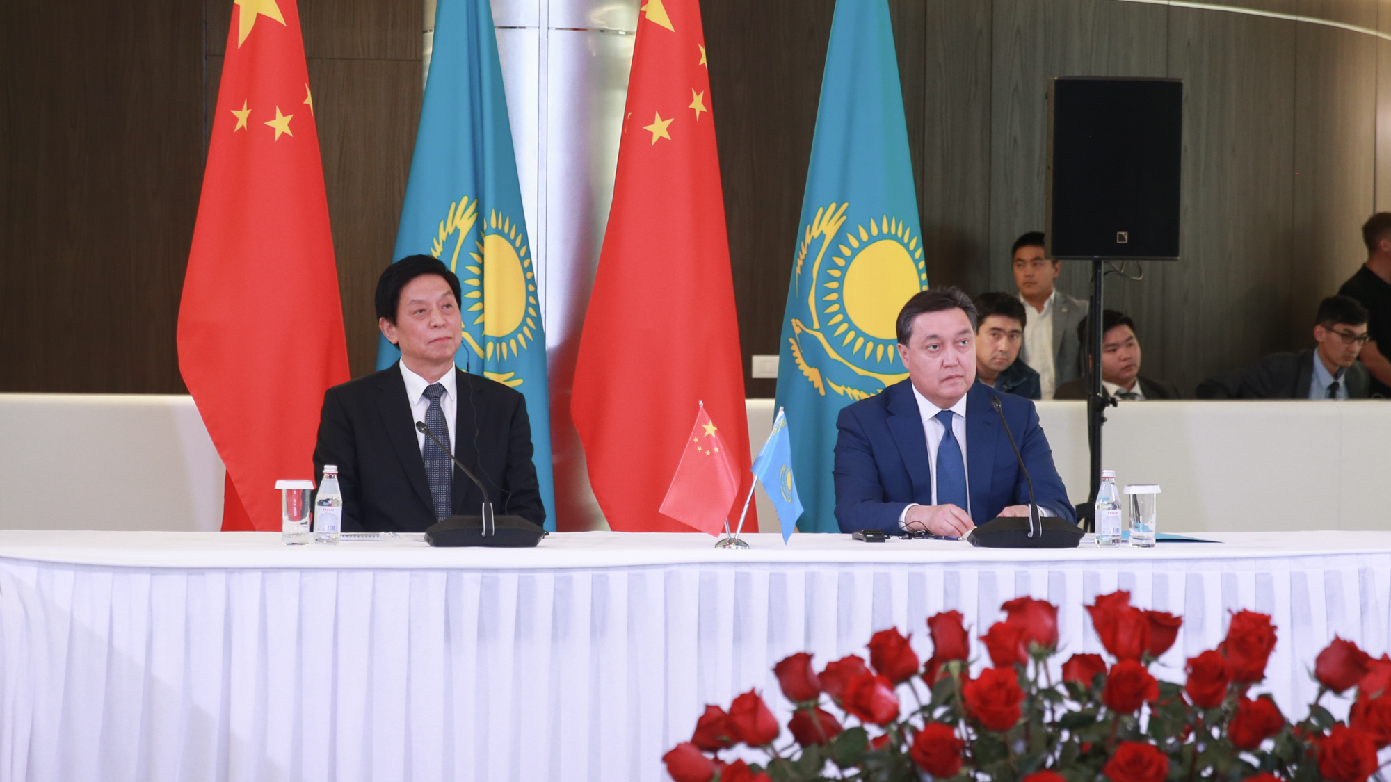 Асқар Мамин Ли Чжаньшумен кездесті