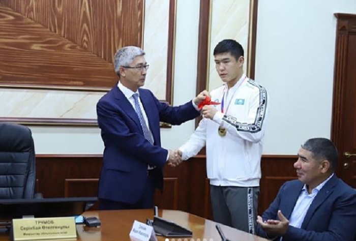 Әлем чемпионы Бекзат Нұрдәулетовке Ақтаудан пәтер сыйға берілді