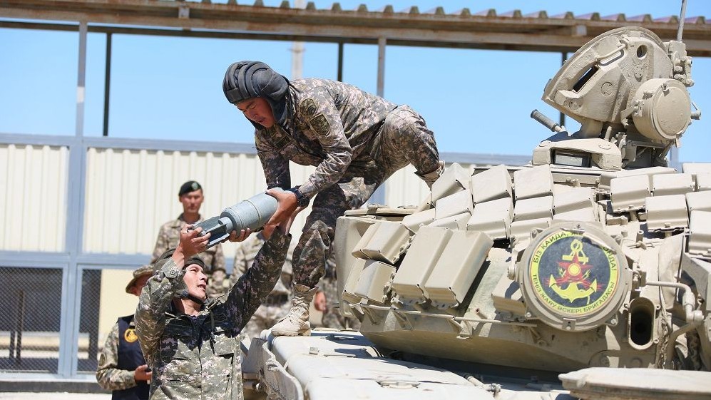 Маңғыстауда танкішілердің атыс жаттығулары өтті