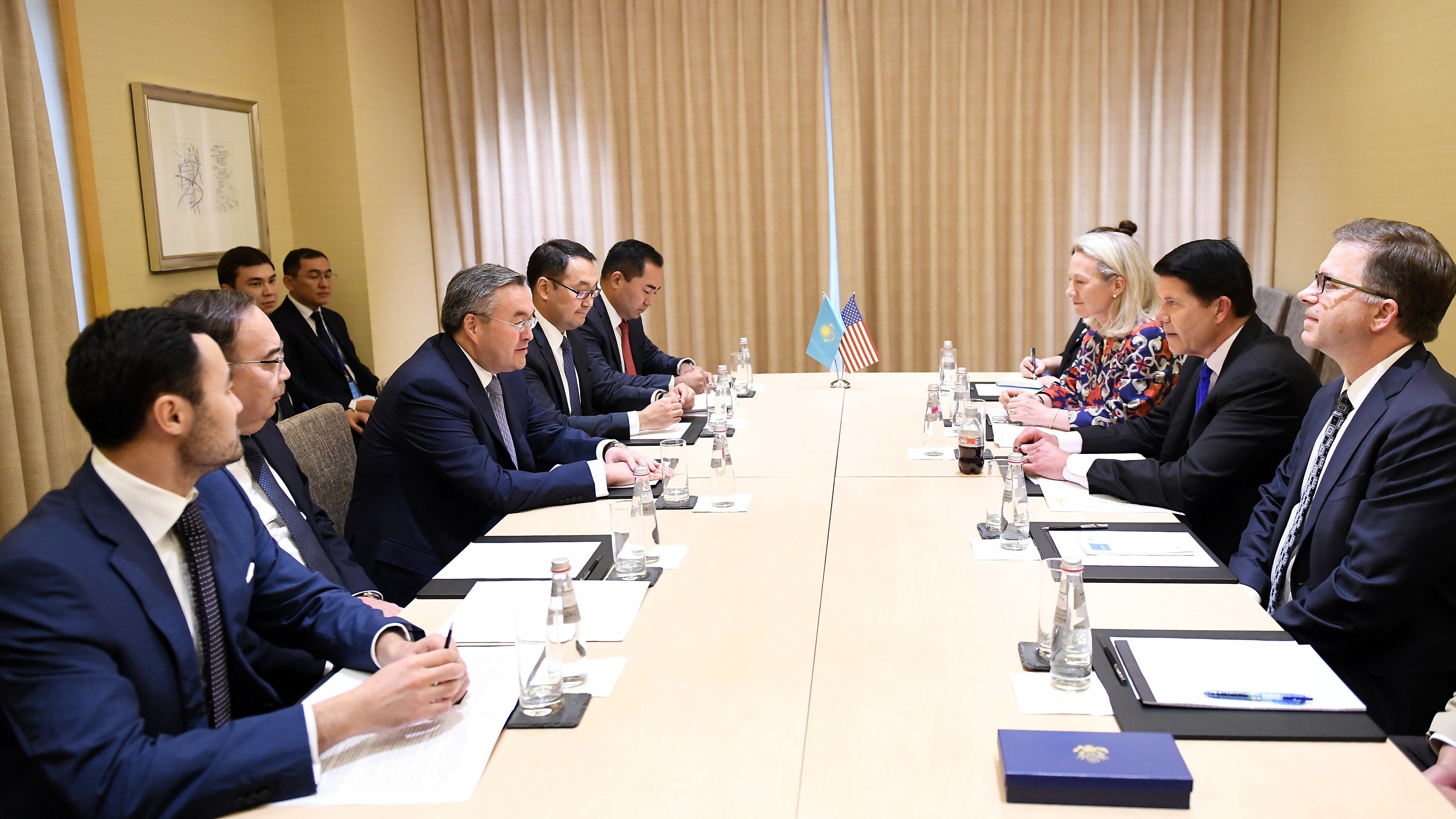 Сыртқы істер министрі АҚШ Әкімшілігі өкілдерімен кездесті