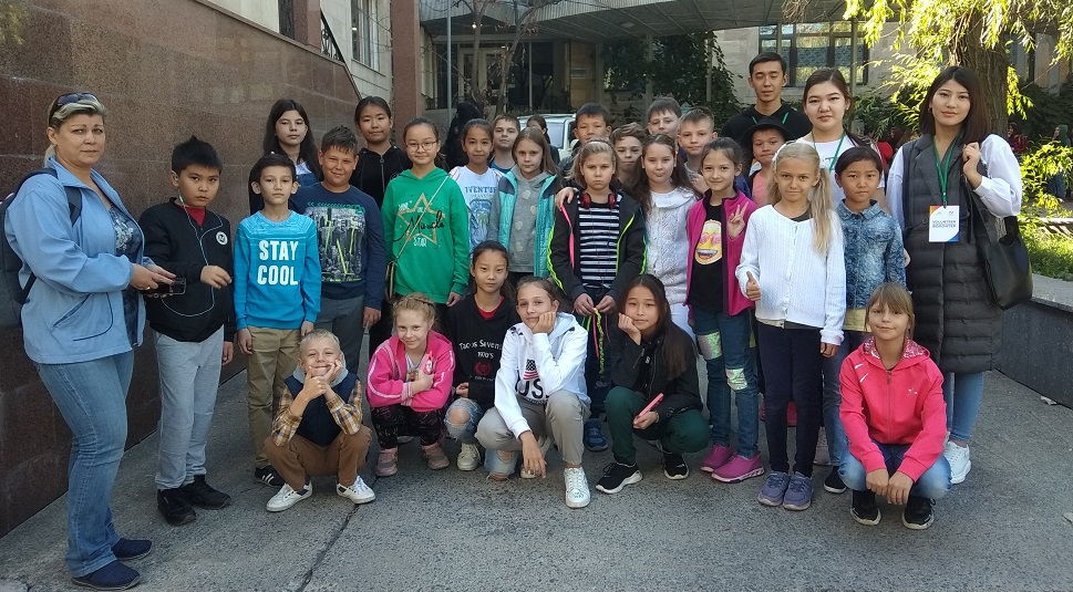 Алматылық балдырғандар Қонаевтың музей-пәтері мен киелі орындарды аралады