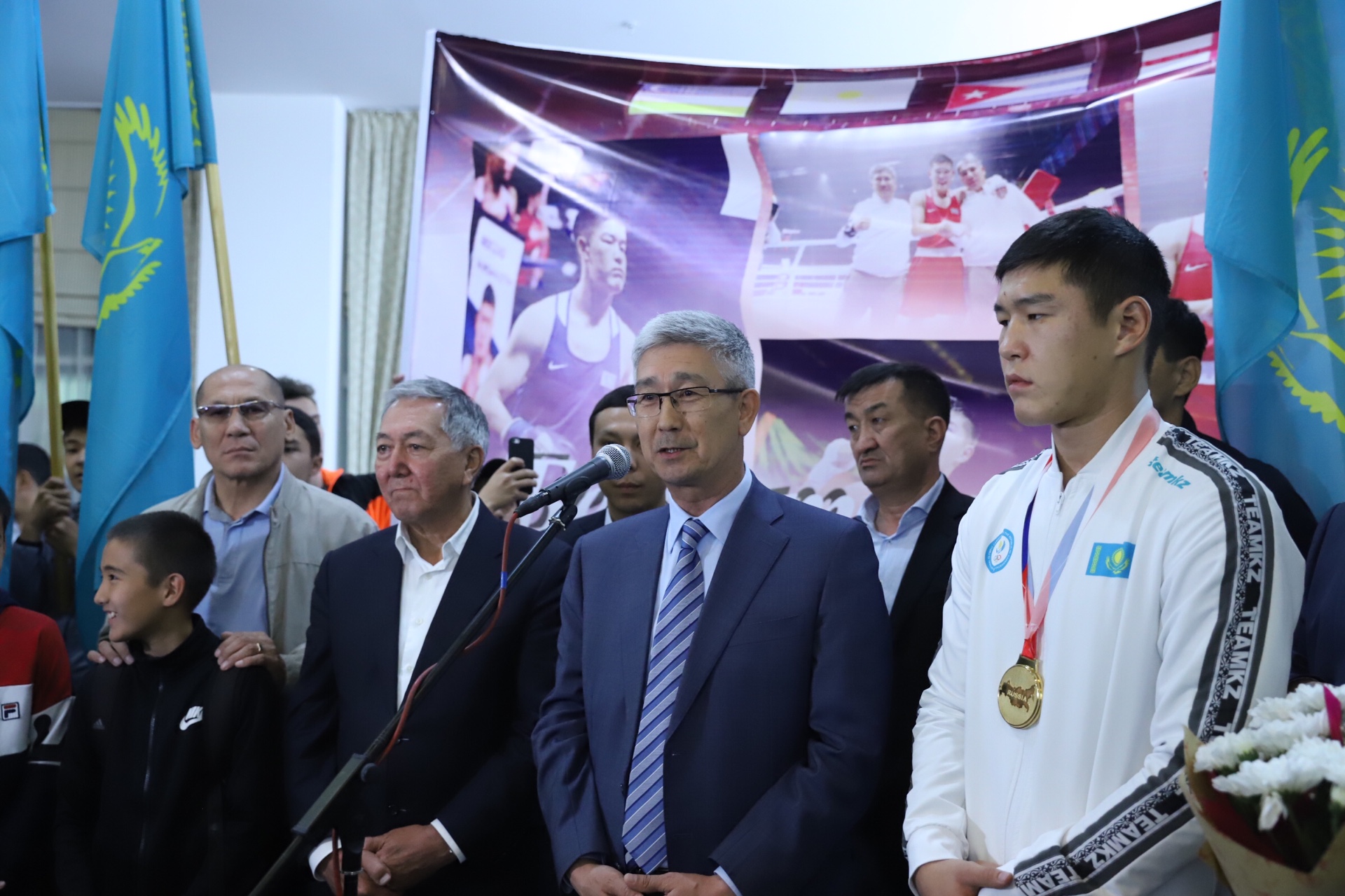 Маңғыстаулықтар Әлем чемпионы Бекзат Нұрдәулетовты қарсы алды