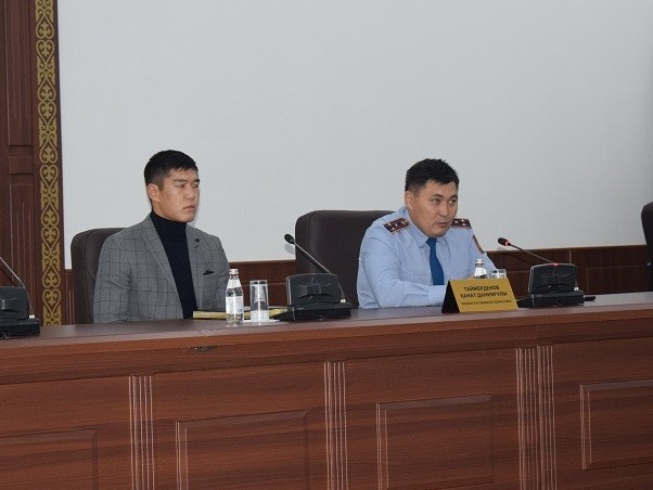 Маңғыстаулық полицейлер Әлем чемпионы Б.Нұрдәулетовпен кездесті