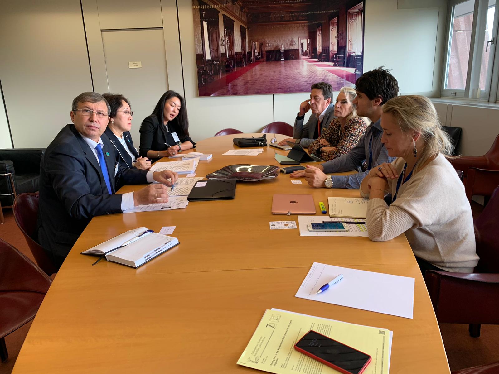 Сенаторлар ЕКПА алаңында кездесулер өткізді