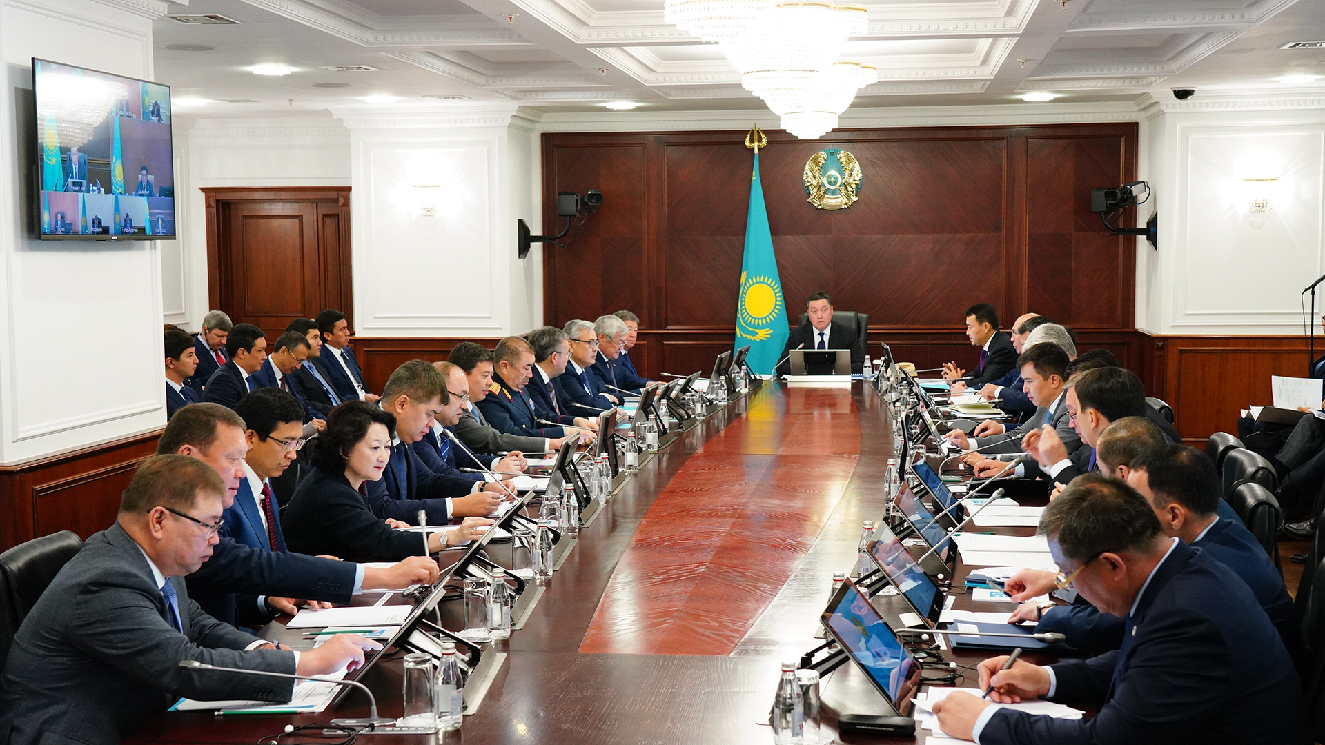 Үкіметте азаматтық авиацияны дамыту және әуе билеттерінің бағасын төмендету мәселелері қаралды