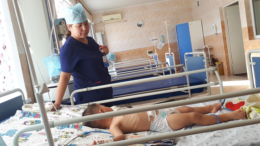 Емізік жұтқан сәби аман қалды