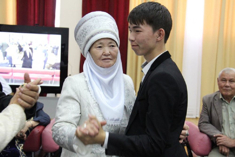 Зияткерлер зейнеткерлерге құрмет көрсетті