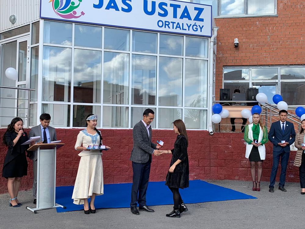 Жас мұғалімдерге жатақхана берілді