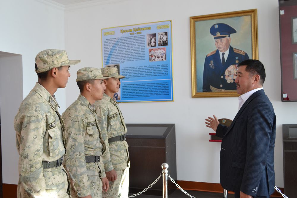 Қаламгерлер шекара заставасына барды