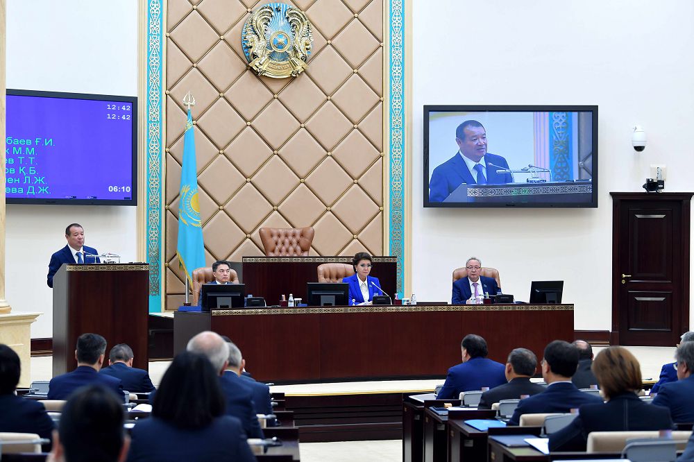 Сенатта тұрғын үй-коммуналдық шаруашылық мәселелері бойынша отырыс өтті