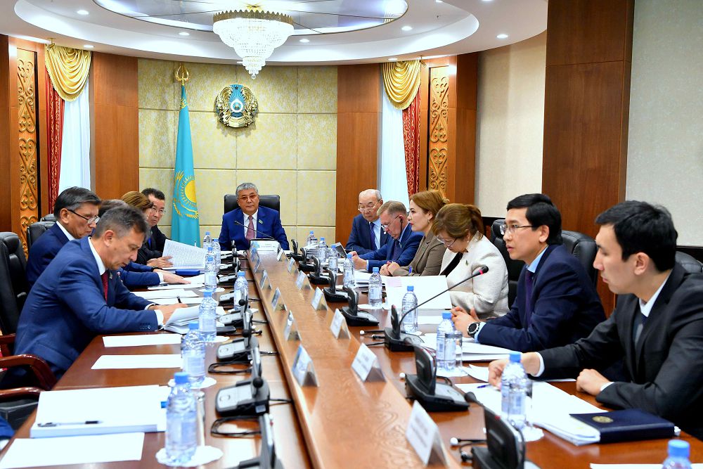 Сенатта «Педагог мәртебесі туралы» заң жобасы таныстырылды